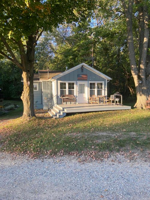 3711 Peterson Dr, Gobles, MI, 49055-9720 | Card Image