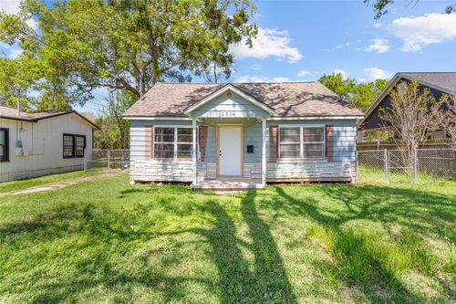 1314 Fairview Dr, Alvin, TX, 77511-2630 | Card Image