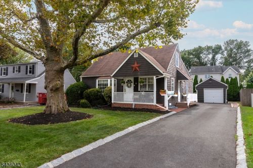 13 Sunset Dr, Clark, NJ, 07066-1226 | Card Image