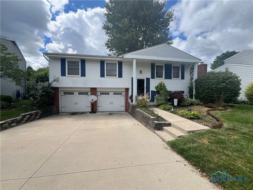 652 Mcintyre Ln, Maumee, OH, 43537-2425 | Card Image