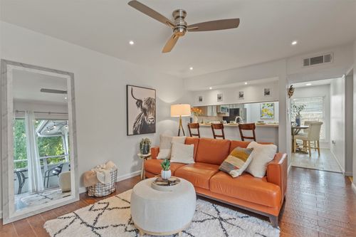 214-4347 Dickason Ave, Dallas, TX, 75219-2682 | Card Image