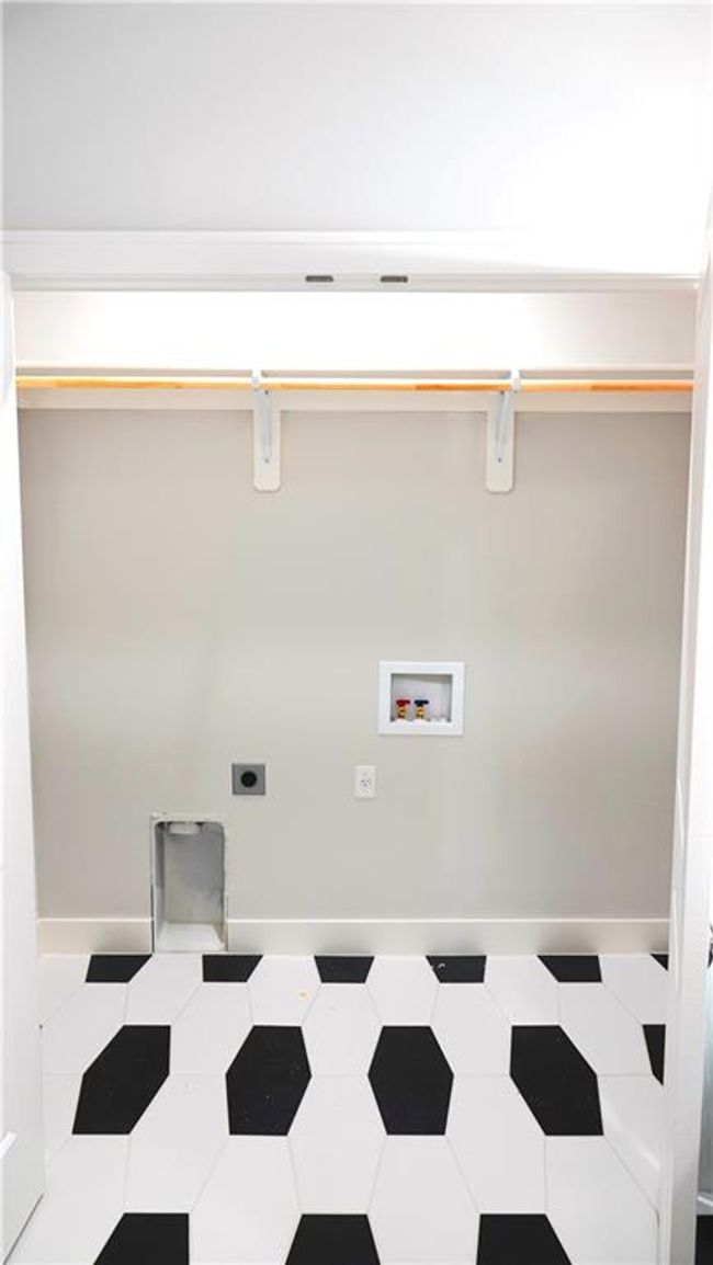 Bedroom-level laundry off the main bathroom | Image 46