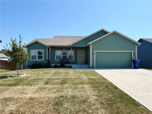 941 N Cottonwood Ct, Tonganoxie, KS, 66086-5521 | Card Image