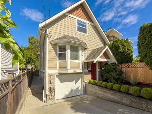 2251 Eastdowne Rd, Victoria, BC, V8R5P5 | Card Image