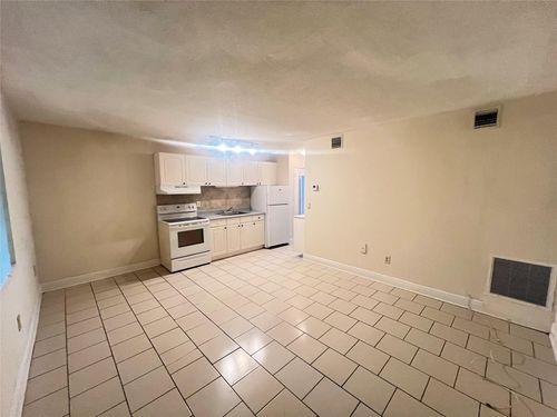 apt-2-612 Ne 29th Dr, Wilton Manors, FL, 33334-2554 | Card Image