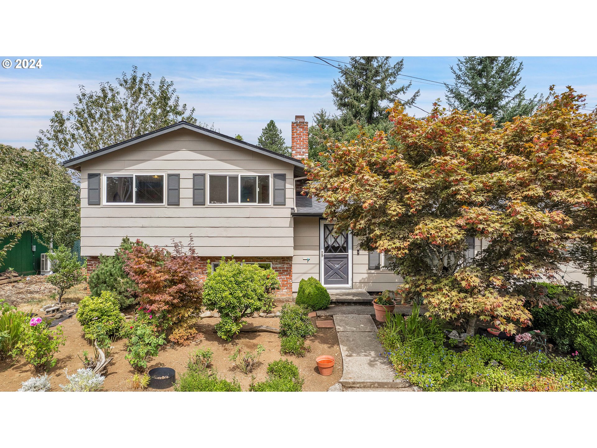Broadway , Portland, OR 97220