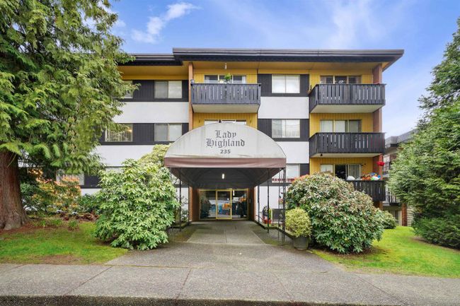 104 - 235 E 13 Th Street, Condo with 3 bedrooms, 2 bathrooms and 1 parking in North Vancouver BC | Image 2