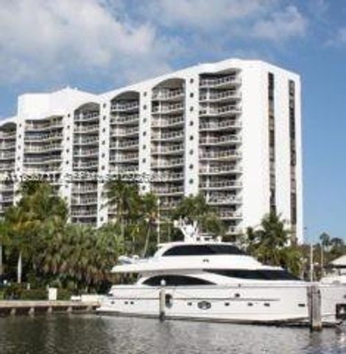 ts16-3610 Yacht Club Dr, Aventura, FL, 33180-3541 | Card Image