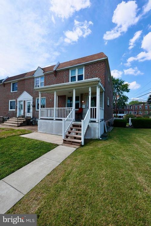 939 Maple Ave, GLENOLDEN, PA, 19036-1116 | Card Image