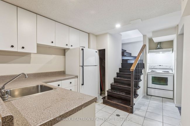 6 Gardiner Dr, House other with 6 bedrooms, 4 bathrooms and 2 parking in Ajax ON | Image 36
