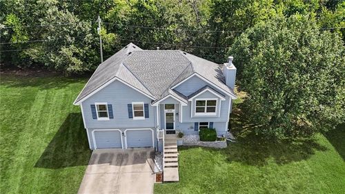 8765 Thompson Dr, De Soto, KS, 66018-7972 | Card Image