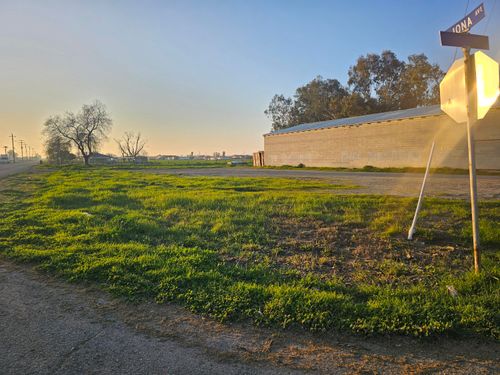 898 Champion St, Lemoore, CA, 93245-9755 | Card Image