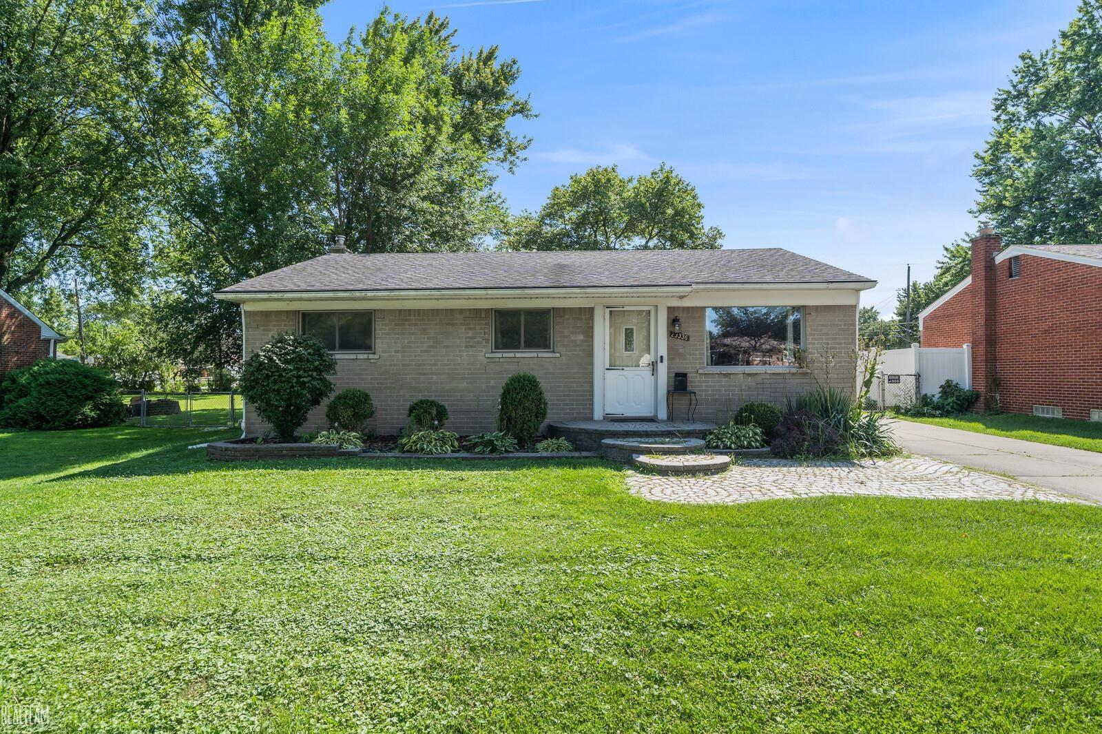 Joy St, Saint Clair Shores, MI 48082