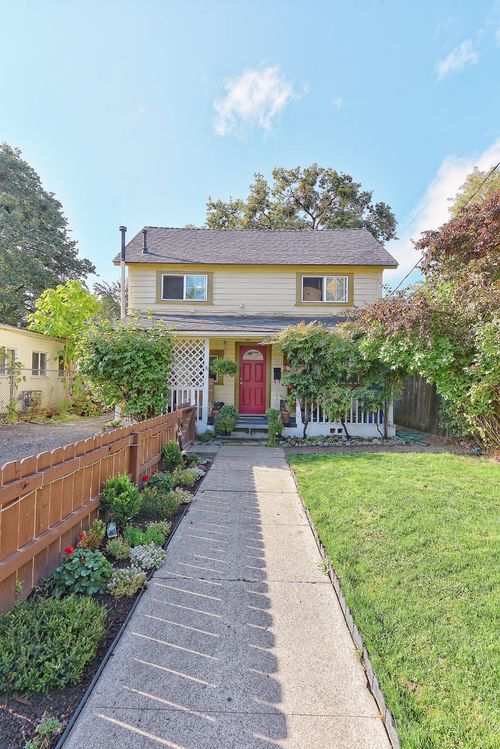 575 Sw Sw G Street, Grants Pass, OR, 97526 | Card Image