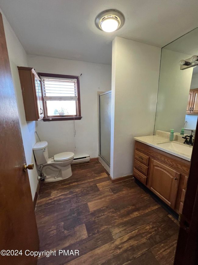 Bathroom Floor 1 | Image 11