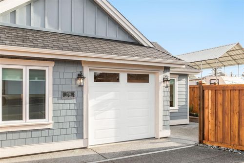 200 Acacia St, Parksville, BC, V9P1H3 | Card Image