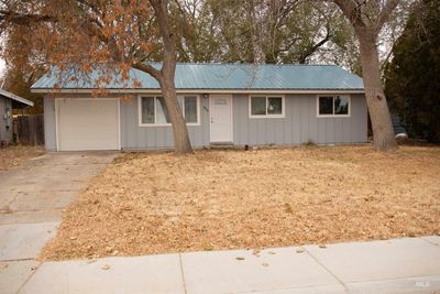 860 S 14th E, House other with 3 bedrooms, 1 bathrooms and 1 parking in Mountain Home ID | Image 2