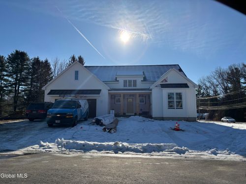 3 Wyatt'S Way, Clifton Park, NY, 12065 | Card Image