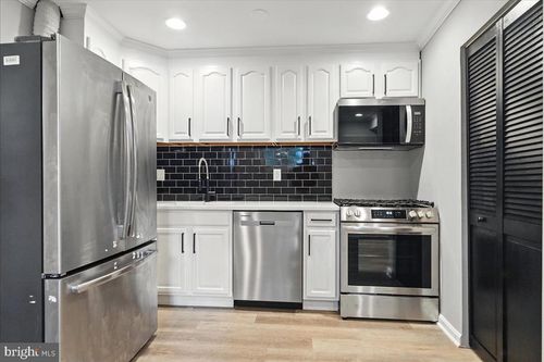 6920 Forest Ter, HYATTSVILLE, MD, 20785-4982 | Card Image