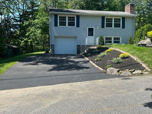 9 Cricket Dr, Sturbridge, MA, 01566-1027 | Card Image