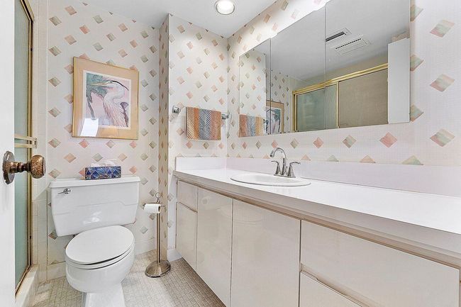 APT-1030D - 3310 S Ocean Blvd, Condo with 2 bedrooms, 2 bathrooms and null parking in Highland Beach FL | Image 18