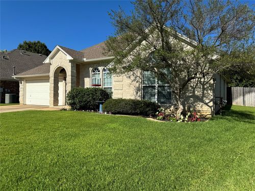 6615 Fannin Farm Way, Arlington, TX, 76001-5805 | Card Image