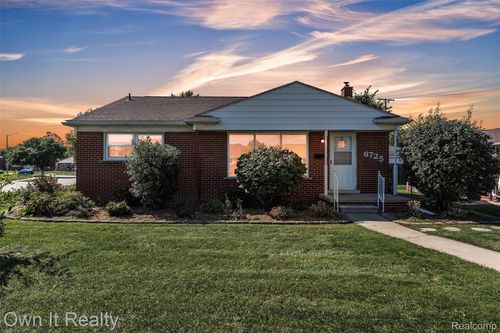 6725 Elizabeth St, Garden City, MI, 48135-2081 | Card Image