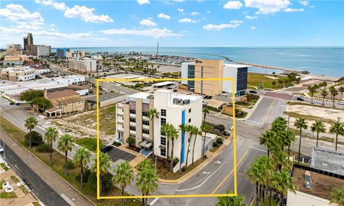 apt-1-520 S Chaparral St, Corpus Christi, TX, 78401-3562 | Card Image