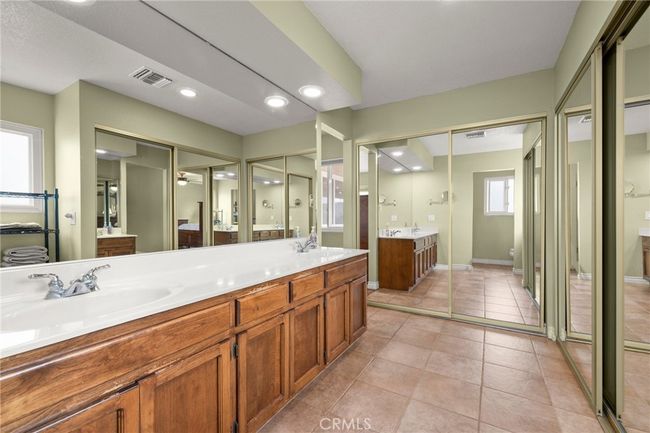 Primary bathroon | Image 33