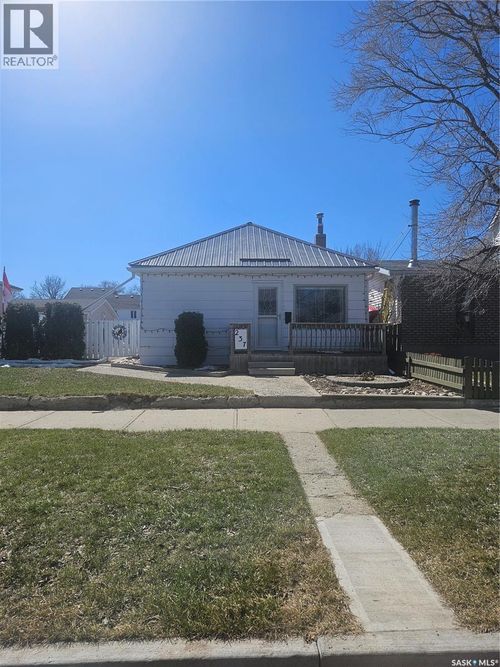 237 Duffield St W, Moose Jaw, SK, S6H5H2 | Card Image
