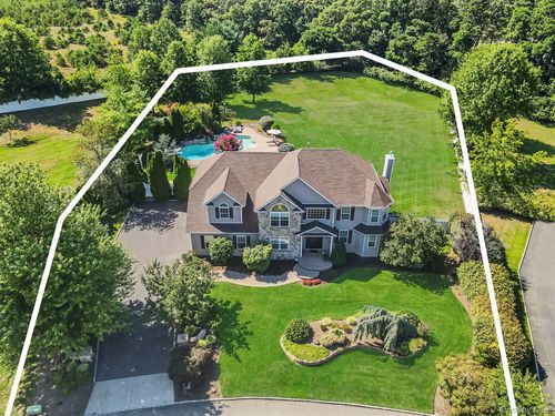 8 Monticello Dr, Shoreham, NY, 11786-2047 | Card Image
