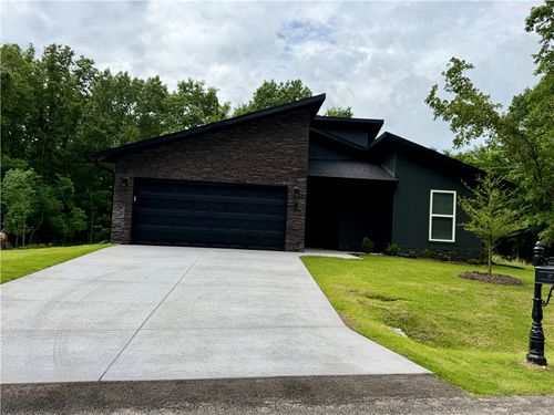 2 Fryer Ln, Bella Vista, AR, 72715-4905 | Card Image