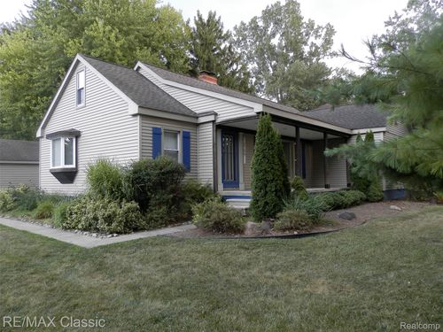 23754 Haynes St, Farmington Hills, MI, 48336-2628 | Card Image