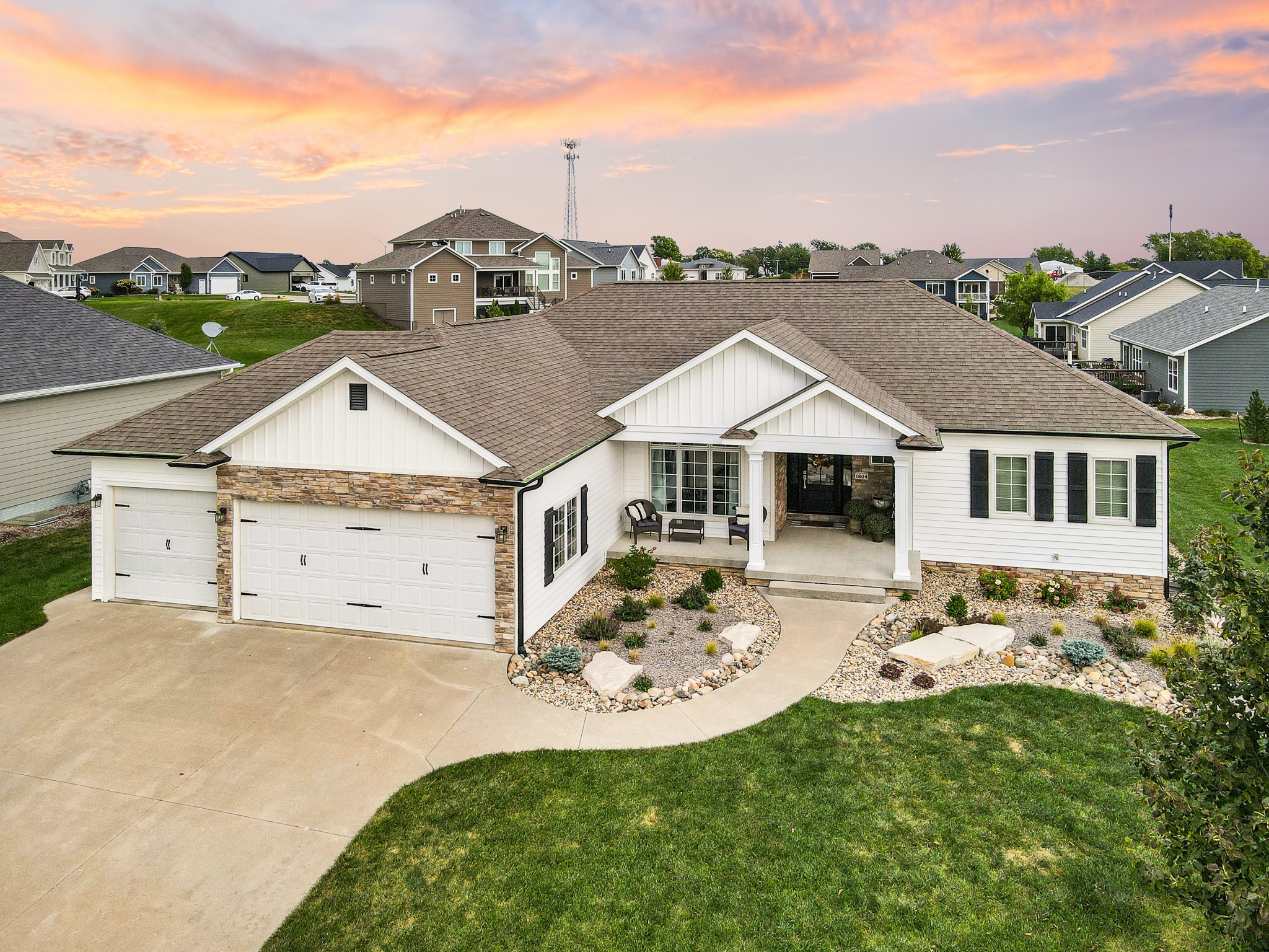 3rd St, Pella, IA 50219