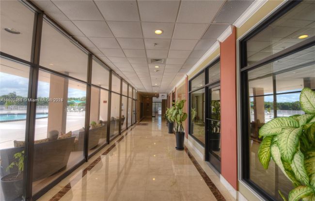 317 - 400 Kings Point Dr, Condo with 1 bedrooms, 1 bathrooms and null parking in Sunny Isles Beach FL | Image 27