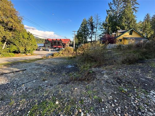 1672 Cedar Rd, Ucluelet, BC, V0R3A0 | Card Image