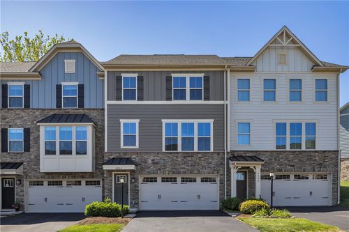 6004 Augusta Ln, Jeannette, PA, 15644-4787 | Card Image