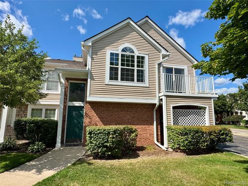 56501 Chesapeake Trl, Shelby Township, MI, 48316-5049 | Card Image