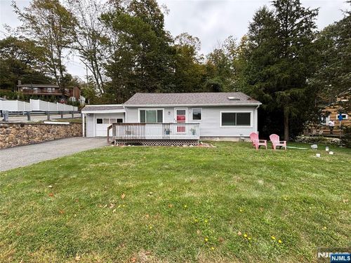 3 Broadway, West Milford, NJ, 07480-4317 | Card Image