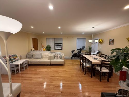 5197-163 17th Ave, Whitestone, NY, 11357-3209 | Card Image