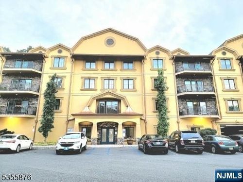 10 Lower Notch Rd, Woodland Park, NJ, 07424-2275 | Card Image