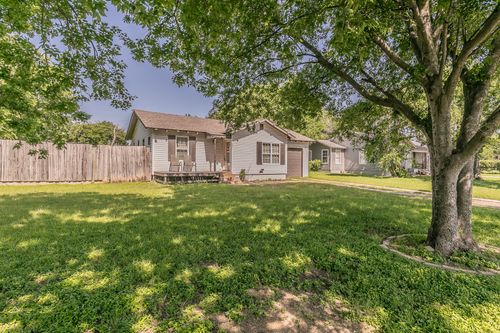 1927 Yale St, River Oaks, TX, 76114-1855 | Card Image