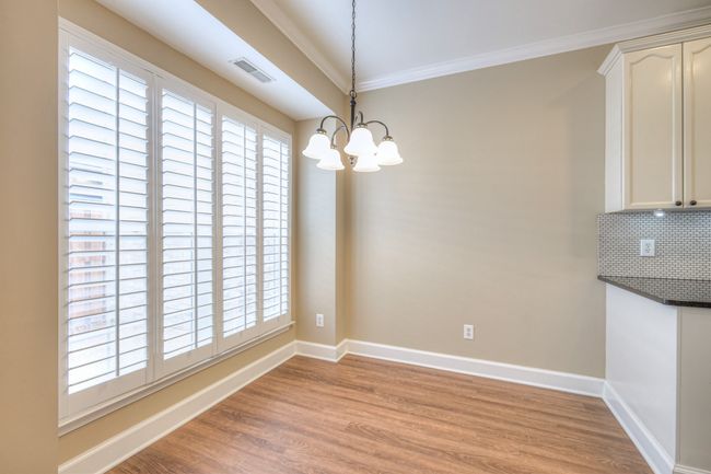Eating area in kitchen | Image 12