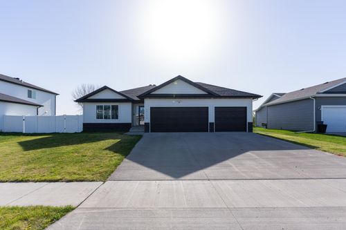 10174 Burgundy Dr, Horace, ND, 58047-9007 | Card Image