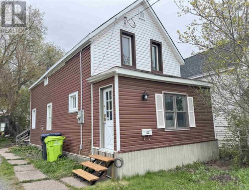 122 Grosvenor Ave, Sault Ste. Marie, ON, P6B2M1 | Card Image