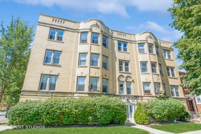 2 - 6200 N Claremont Avenue, Condo with 2 bedrooms, 2 bathrooms and null parking in Chicago IL | Image 1