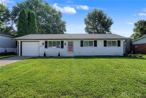 5214 Waverly St, Fairborn, OH, 45324-1831 | Card Image