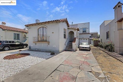 1576 76th Ave, Oakland, CA, 94621-2738 | Card Image