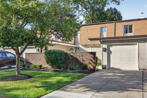 26534 Sussex Dr, Olmsted Falls, OH, 44138-2617 | Card Image