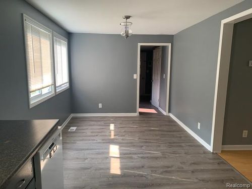 1410 Airway, Waterford, MI, 48327-1816 | Card Image